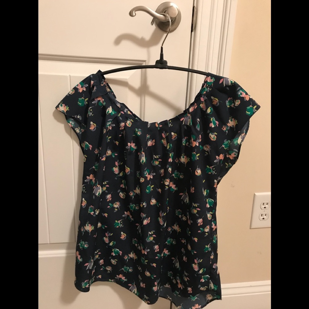 Cute Lauren Conrad M blouse